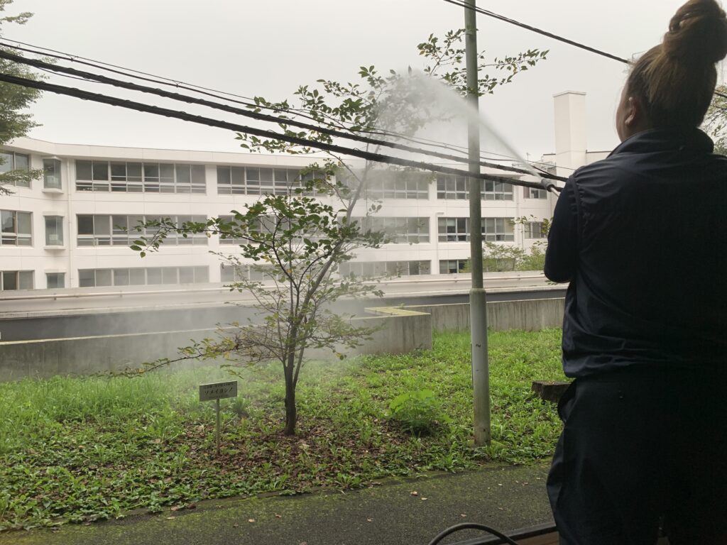 三創緑園の施工事例東京都多摩区の消毒作業の写真です。１